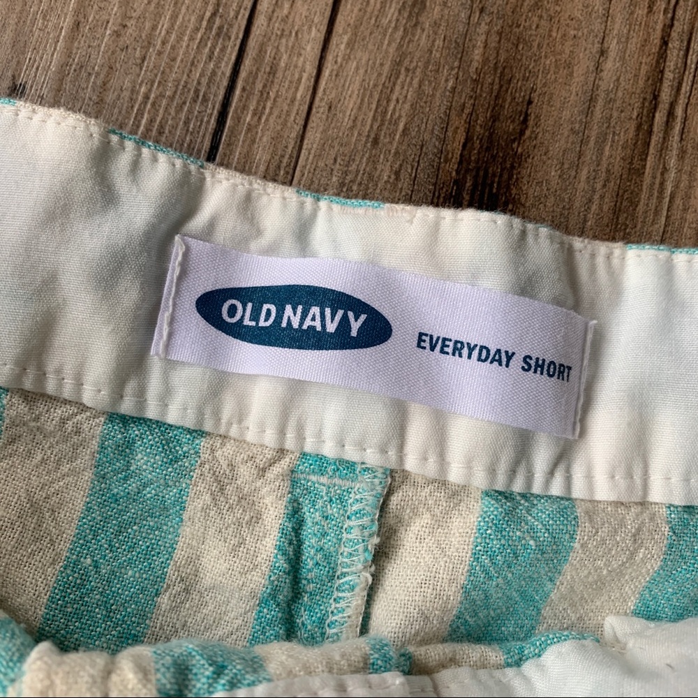 Old Navy | Everyday Striped Shorts - Picture 4 of 13